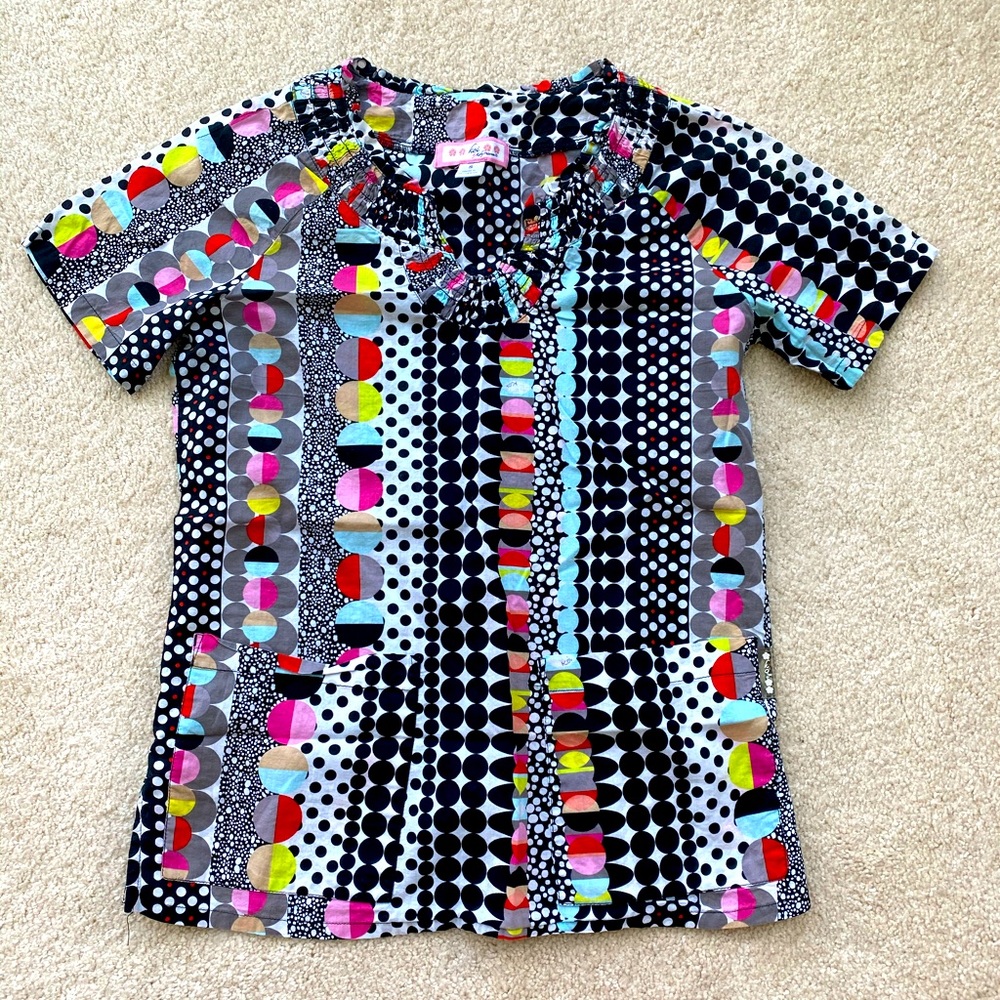 Small koi scrub top